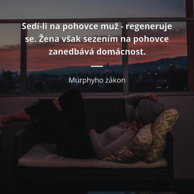 Murphyho zákon: „Sedí-li na pohovce muž - regeneruje se. Žena však sezením na pohovce zanedbává domácnost.“
